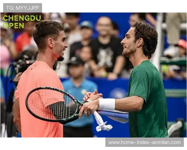 网球选手大角度切削让对手苦不堪言