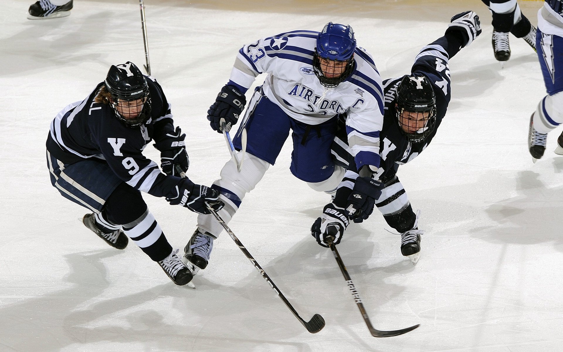 中国香港队赛制分析:如何通过战术调整突破团体赛中的困境,香港队再添一枚金牌